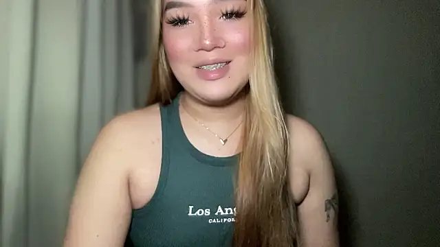 Snapshot of MissCataleyaxxx chatting on January 30, 2025, 2:27 am MissCataleyaxxx online show from January 30, 2025, 2:27 am