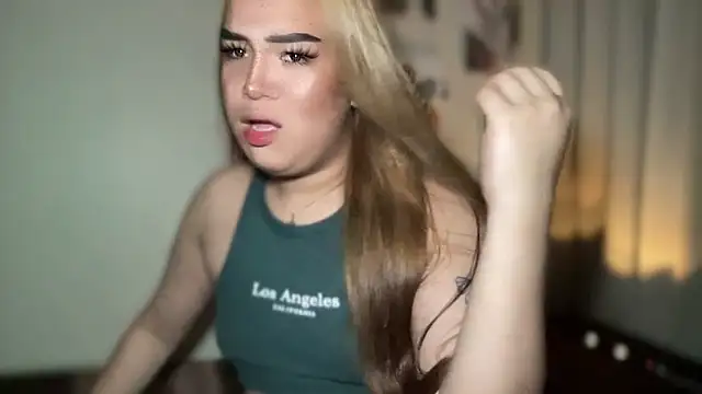 Snapshot of MissCataleyaxxx chatting on March 2, 2025, 12:01 pm MissCataleyaxxx online show from March 2, 2025, 12:01 pm