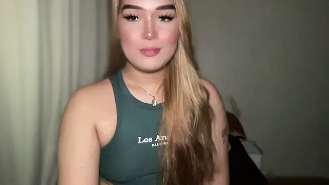 Snapshot of MissCataleyaxxx chatting on March 19, 2025, 3:52 am MissCataleyaxxx online show from March 19, 2025, 3:52 am