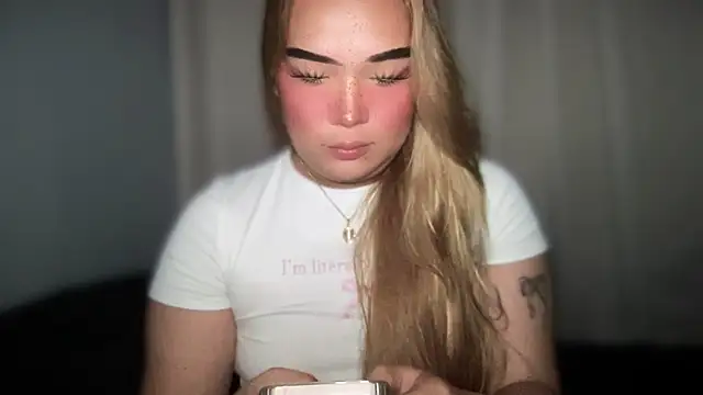 Snapshot of MissCataleyaxxx chatting on October 3, 2025, 1:35 am MissCataleyaxxx online show from October 3, 2025, 1:35 am