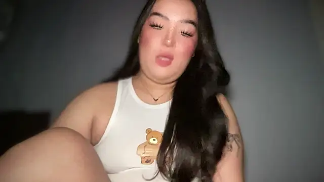 Snapshot of MissCataleyaxxx chatting on November 25, 2025, 1:05 am MissCataleyaxxx online show from November 25, 2025, 1:05 am