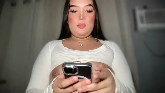 Snapshot of MissCataleyaxxx chatting on December 14, 2025, 11:04 am MissCataleyaxxx online show from December 14, 2025, 11:04 am