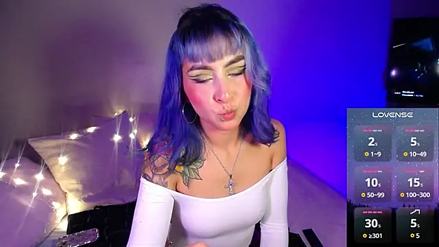 Cinamoonn online show from December 11, 2024, 9:34 pm