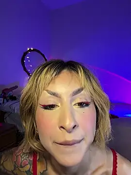 Cinamoonn online show from November 14, 2025, 10:40 pm