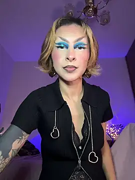 Cinamoonn online show from November 16, 2025, 5:18 pm