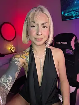 Snapshot of Cinamoonn chatting on May 12, 2026, 8:50 pm Cinamoonn online show from May 12, 2026, 8:50 pm