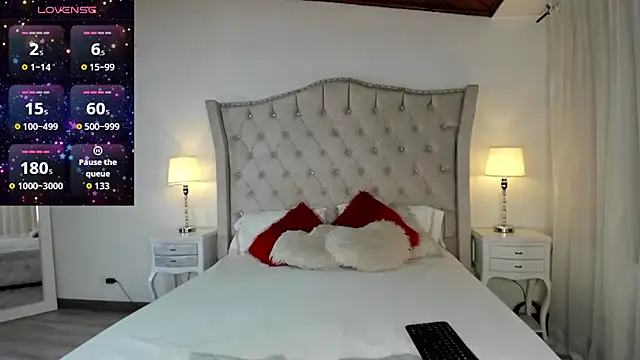 Naughtykitty4 online show from October 4, 2025, 10:19 pm