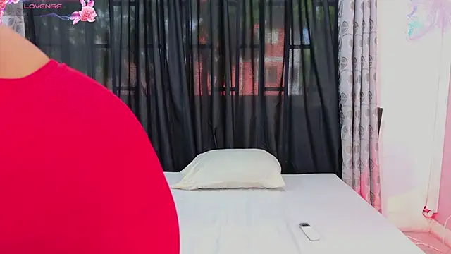 Snapshot of BLACK_ROSSE_1 chatting on October 28, 2025, 12:30 pm BLACK ROSSE 1 online show from October 28, 2025, 12:30 pm