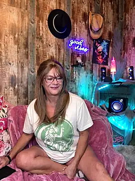 Snapshot of cowgirlc chatting on November 6, 2025, 2:45 am cowgirlc online show from November 6, 2025, 2:45 am