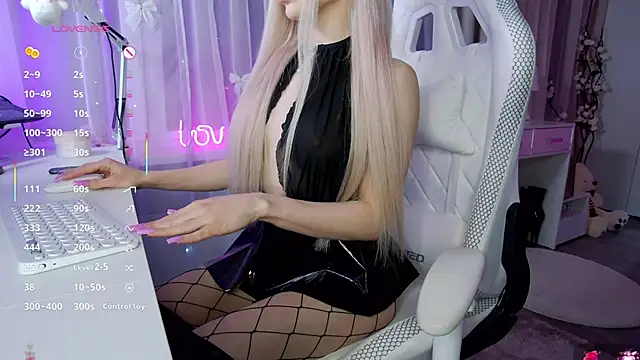 Snapshot of my--Polina chatting on October 17, 2025, 10:01 pm my--Polina online show from October 17, 2025, 10:01 pm