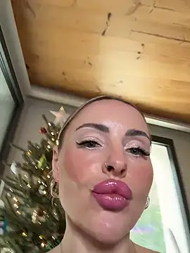 EmaSalis online show from December 15, 2025, 10:41 am