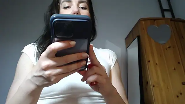 Lisakisss online show from May 26, 2026, 6:37 pm