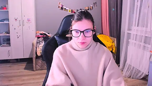 MollyLollipop online show from December 16, 2025, 1:43 am