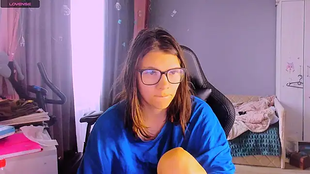 MollyLollipop online show from May 6, 2026, 4:30 am