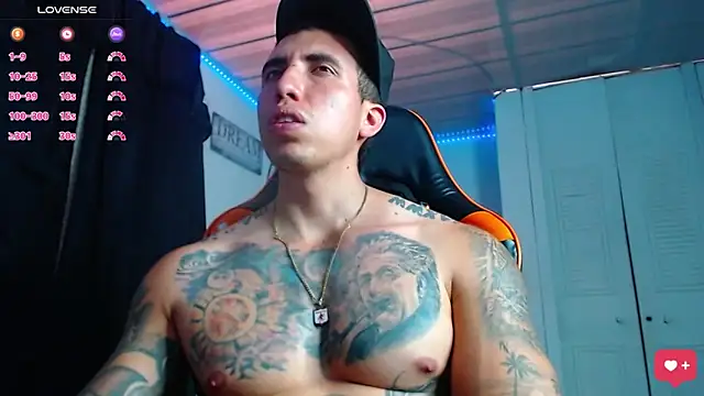 Snapshot of Adam_Hudsond chatting on October 31, 2025, 5:14 pm Adam Hudsond online show from October 31, 2025, 5:14 pm