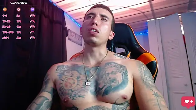 Snapshot of Adam_Hudsond chatting on November 1, 2025, 4:31 pm Adam Hudsond online show from November 1, 2025, 4:31 pm