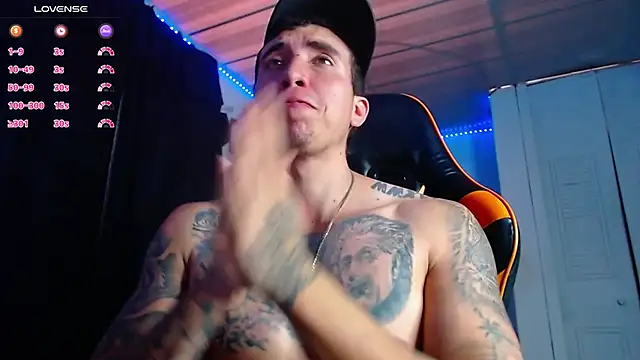 Snapshot of Adam_Hudsond chatting on November 14, 2025, 4:17 pm Adam Hudsond online show from November 14, 2025, 4:17 pm