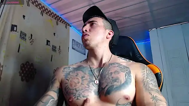 Snapshot of Adam_Hudsond chatting on November 25, 2025, 2:17 pm Adam Hudsond online show from November 25, 2025, 2:17 pm