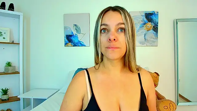Snapshot of Isabella_Harley chatting on March 23, 2026, 1:37 pm Isabella Harley online show from March 23, 2026, 1:37 pm