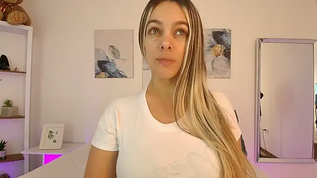 Snapshot of Isabella_Harley chatting on April 11, 2026, 1:26 pm Isabella Harley online show from April 11, 2026, 1:26 pm