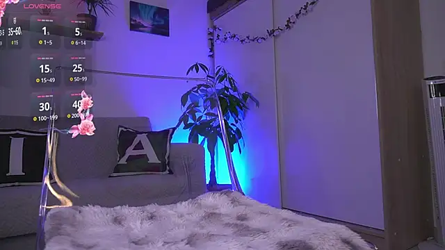 lildiaa online show from November 25, 2025, 10:48 am