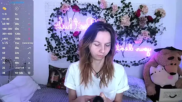 Snapshot of Bell_a_mi_ chatting on December 17, 2025, 1:39 pm Bell a mi online show from December 17, 2025, 1:39 pm