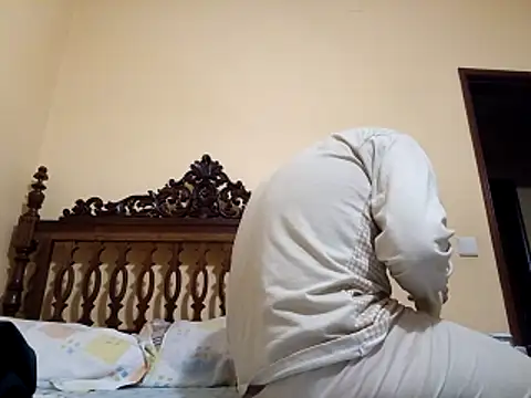 White rabbit  online show from November 22, 2025, 10:20 pm