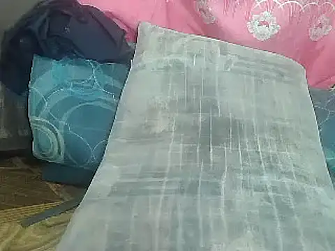 Snapshot of LUCKY_sweety01 chatting on December 13, 2024, 12:50 pm LUCKY sweety01 online show from December 13, 2024, 12:50 pm