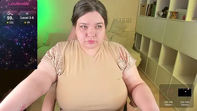 Snapshot of PlumPie chatting on March 1, 2025, 5:27 pm PlumPie online show from March 1, 2025, 5:27 pm