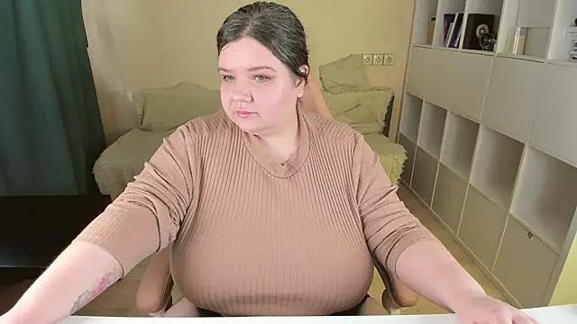 Snapshot of PlumPie chatting on October 11, 2025, 9:41 am PlumPie online show from October 11, 2025, 9:41 am