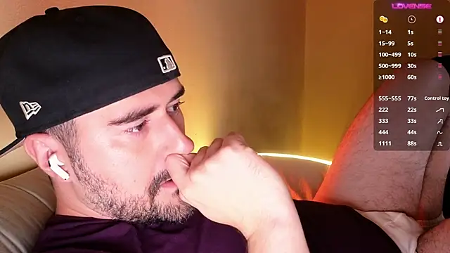 Snapshot of DominantTheo chatting on November 17, 2025, 3:23 am DominantTheo online show from November 17, 2025, 3:23 am