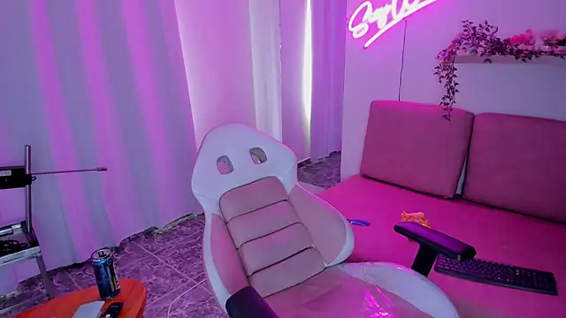 Adele LatinLady online show from February 14, 2025, 8:15 pm