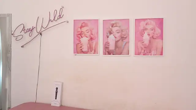 Adele LatinLady online show from April 11, 2026, 8:35 pm