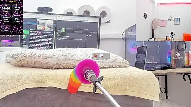 Paulina Davis  online show from February 9, 2026, 10:58 pm