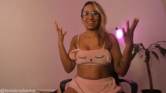 Victoriasant online show from March 27, 2026, 8:26 am