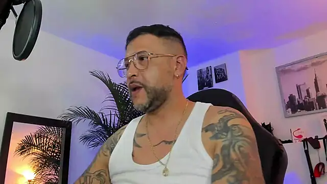 MrFrank tattoo online show from January 21, 2025, 3:26 am