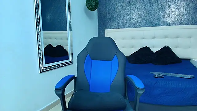 oliver  brown online show from September 20, 2025, 10:55 pm