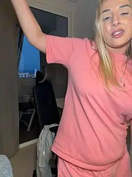 Strongqueen online show from May 25, 2026, 5:57 am