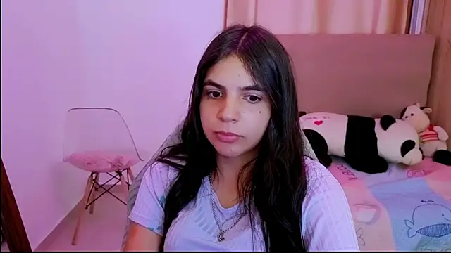 Snapshot of _elenna chatting on April 18, 2026, 5:50 pm elenna online show from April 18, 2026, 5:50 pm