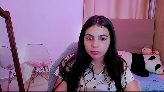Snapshot of _elenna chatting on April 21, 2026, 6:23 pm elenna online show from April 21, 2026, 6:23 pm