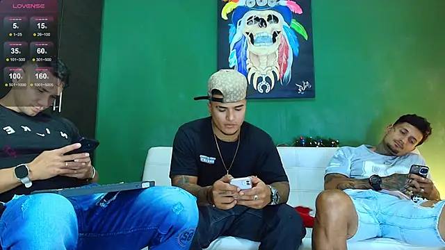 Snapshot of GendersonFit chatting on December 17, 2025, 10:38 pm GendersonFit online show from December 17, 2025, 10:38 pm