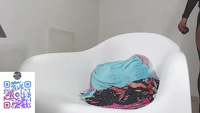 Upskirt Squirt96 online show from September 11, 2025, 1:11 pm