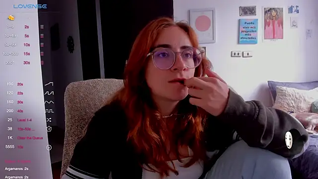 Snapshot of linda_giggle chatting on December 24, 2024, 5:34 pm linda giggle online show from December 24, 2024, 5:34 pm