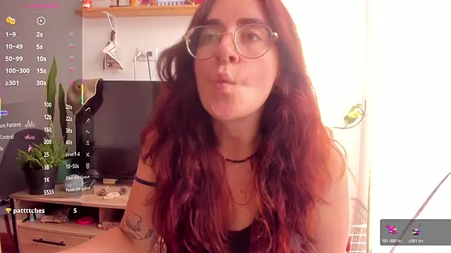 Snapshot of linda_giggle chatting on December 17, 2025, 2:23 pm linda giggle online show from December 17, 2025, 2:23 pm