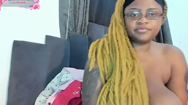 Snapshot of CuteBustyBabes chatting on December 26, 2024, 8:50 am CuteBustyBabes online show from December 26, 2024, 8:50 am