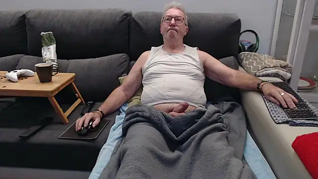 Snapshot of Nudelschwanz chatting on March 3, 2026, 6:19 am Nudelschwanz online show from March 3, 2026, 6:19 am