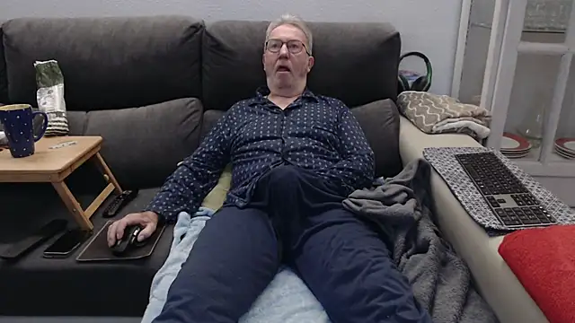 Snapshot of Nudelschwanz chatting on March 4, 2026, 6:41 am Nudelschwanz online show from March 4, 2026, 6:41 am