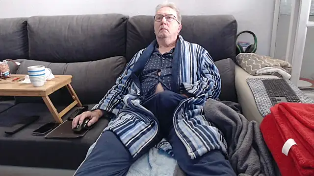 Snapshot of Nudelschwanz chatting on March 25, 2026, 8:20 am Nudelschwanz online show from March 25, 2026, 8:20 am