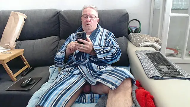 Snapshot of Nudelschwanz chatting on March 29, 2026, 10:37 am Nudelschwanz online show from March 29, 2026, 10:37 am