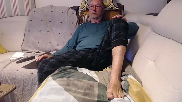 Snapshot of Nudelschwanz chatting on May 17, 2026, 3:26 am Nudelschwanz online show from May 17, 2026, 3:26 am